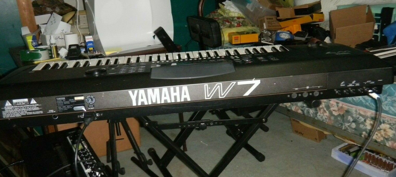 Yamaha W7 Synthesizer Workstation