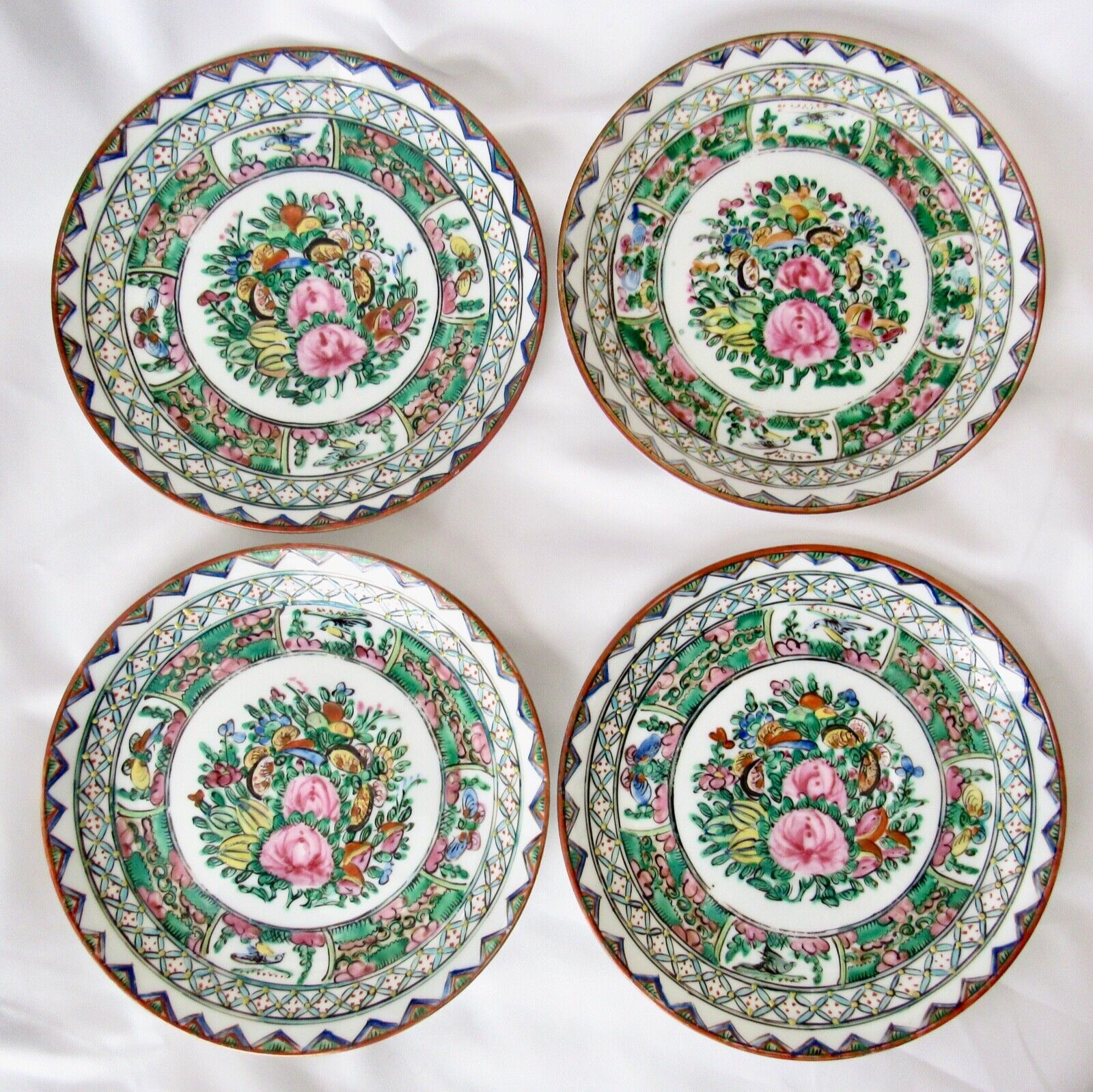 Vintage Set Of 4 Famille Rose Medallion 5 5/8" Plates Excellent Condition L@@k!