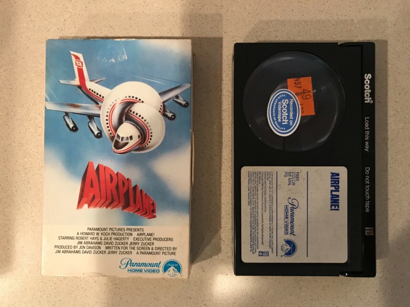 Airplane! (beta, 1980) Robert Hays, Julie Hagerty, Leslie Nielsen